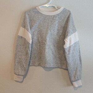 *5/$25* Girl's Gray/White Long Sleeve Cozy Shirt - Size 7